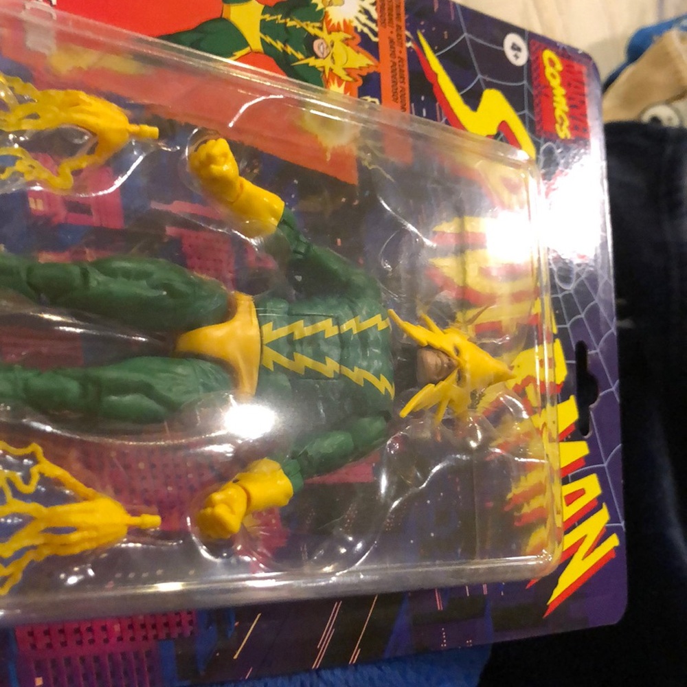 Hasbro marvel legends electro